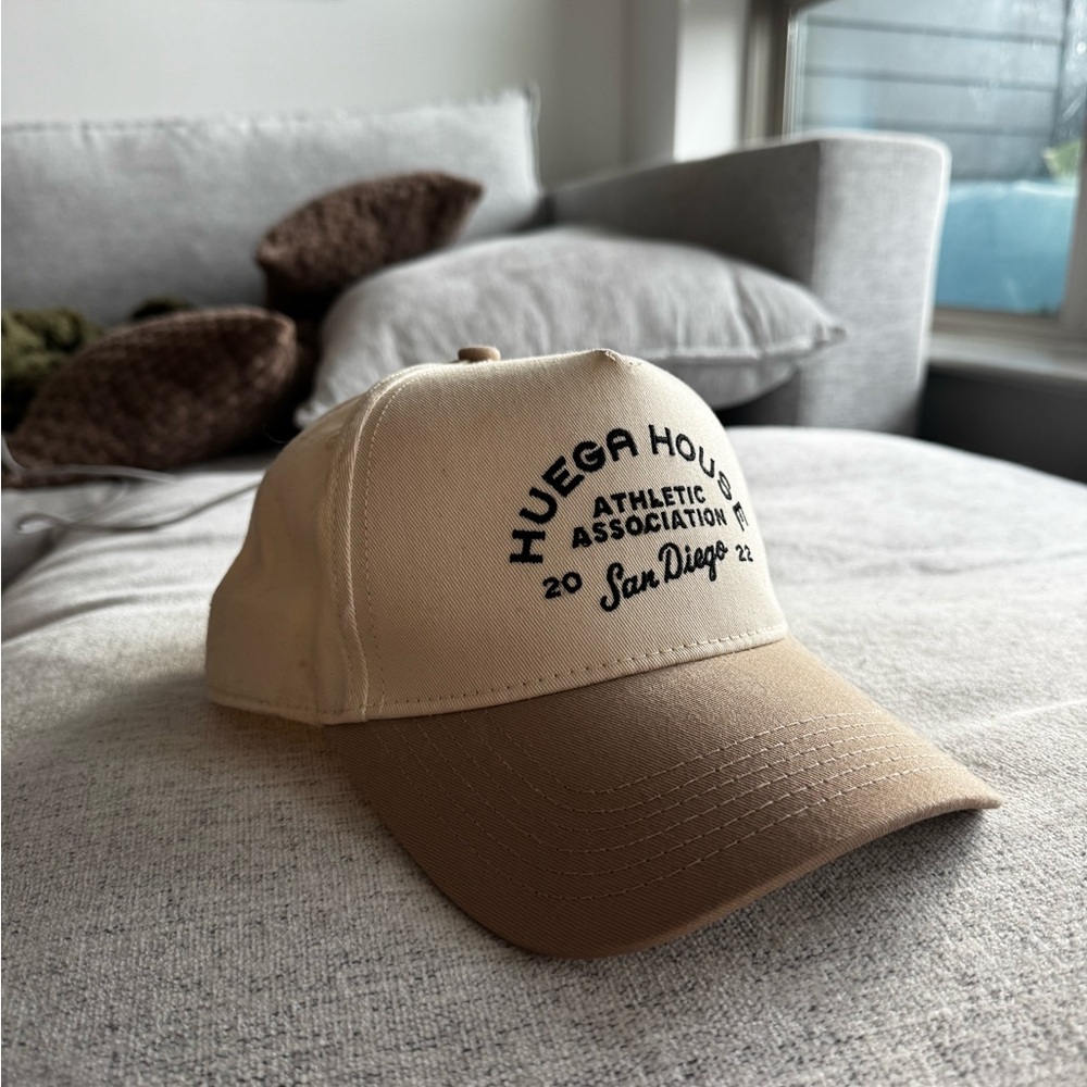 Huega House mid profile SnapBack